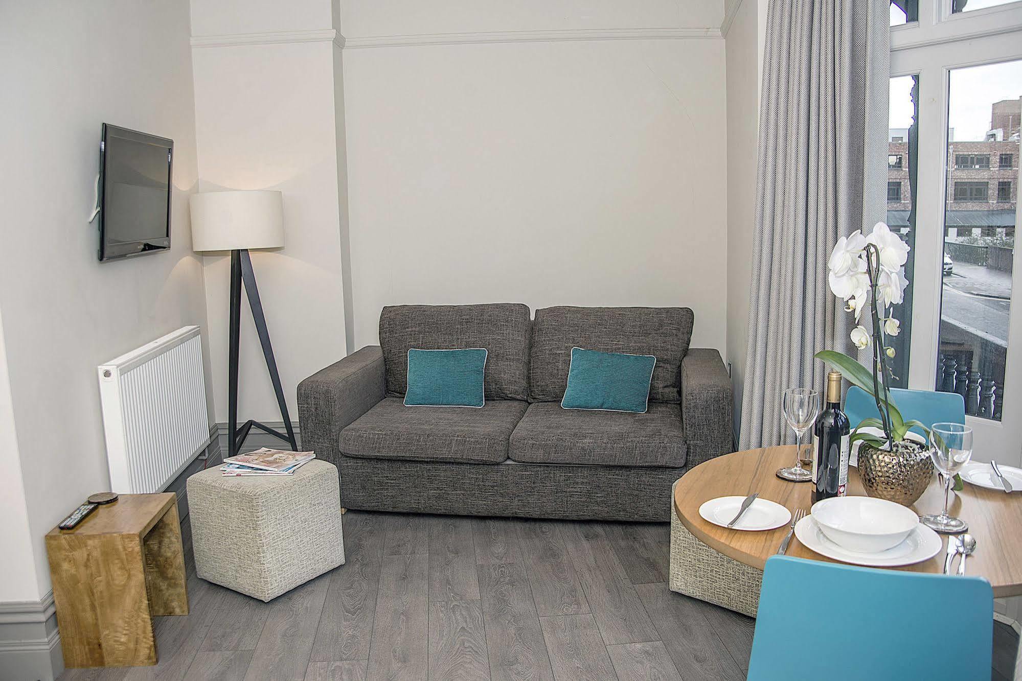 Base Apartamentos con servicio - City Road Chester Exterior foto