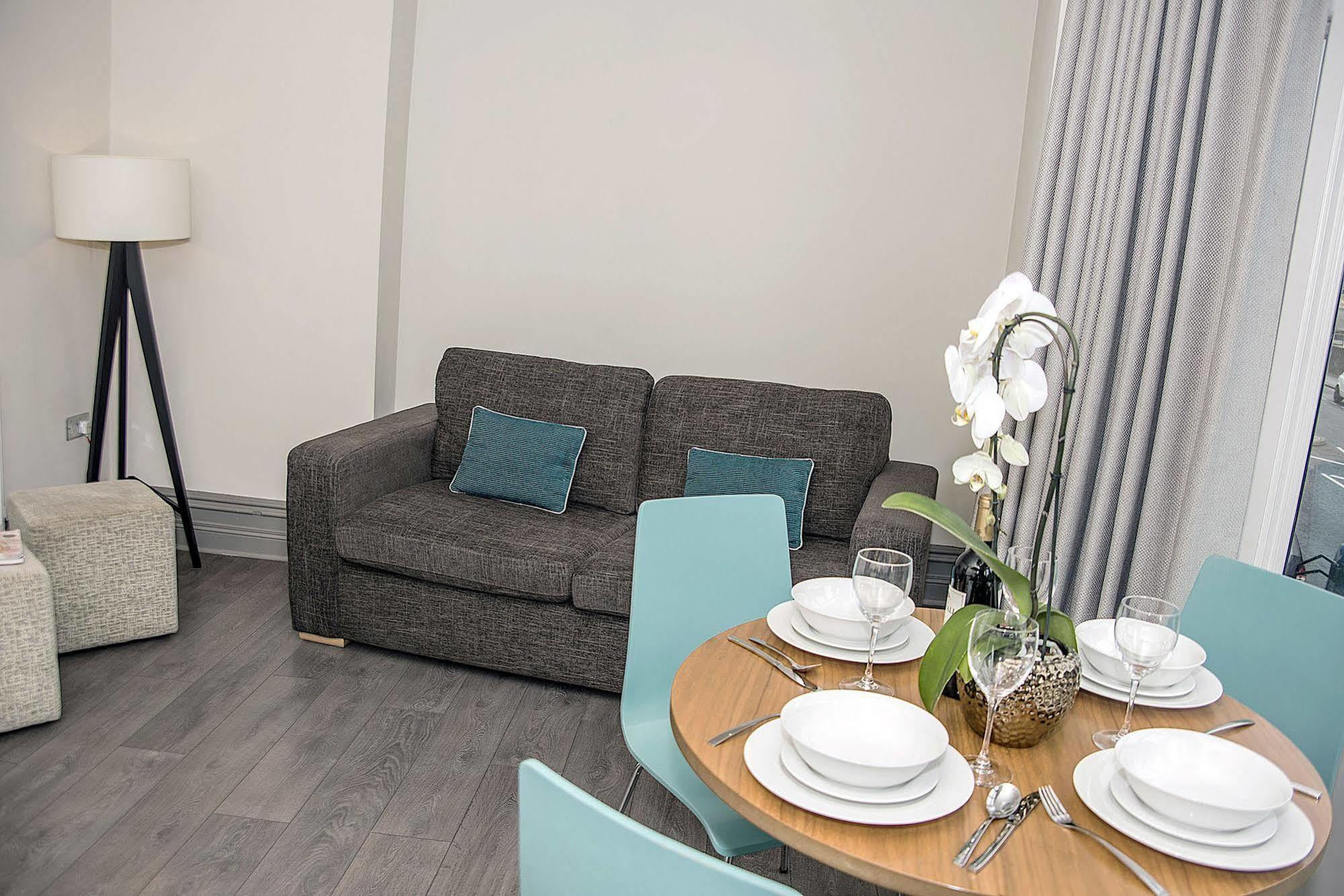 Base Apartamentos con servicio - City Road Chester Exterior foto