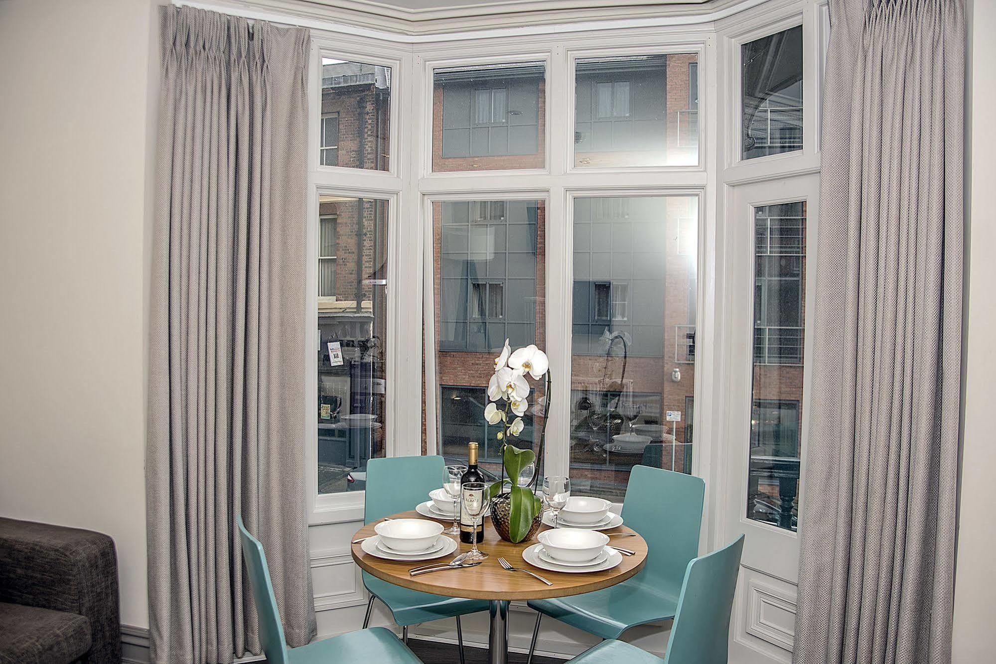 Base Apartamentos con servicio - City Road Chester Exterior foto