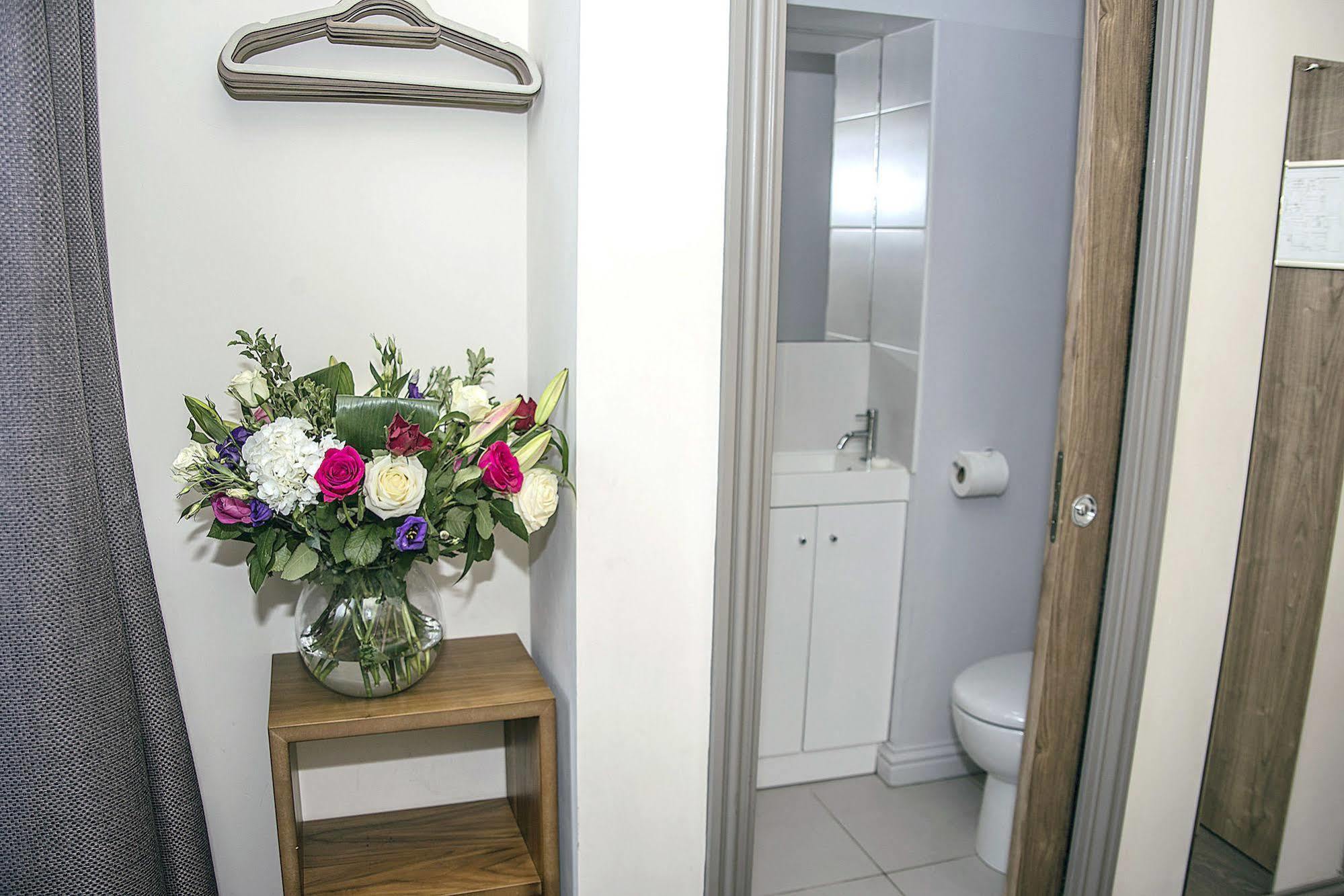Base Apartamentos con servicio - City Road Chester Exterior foto