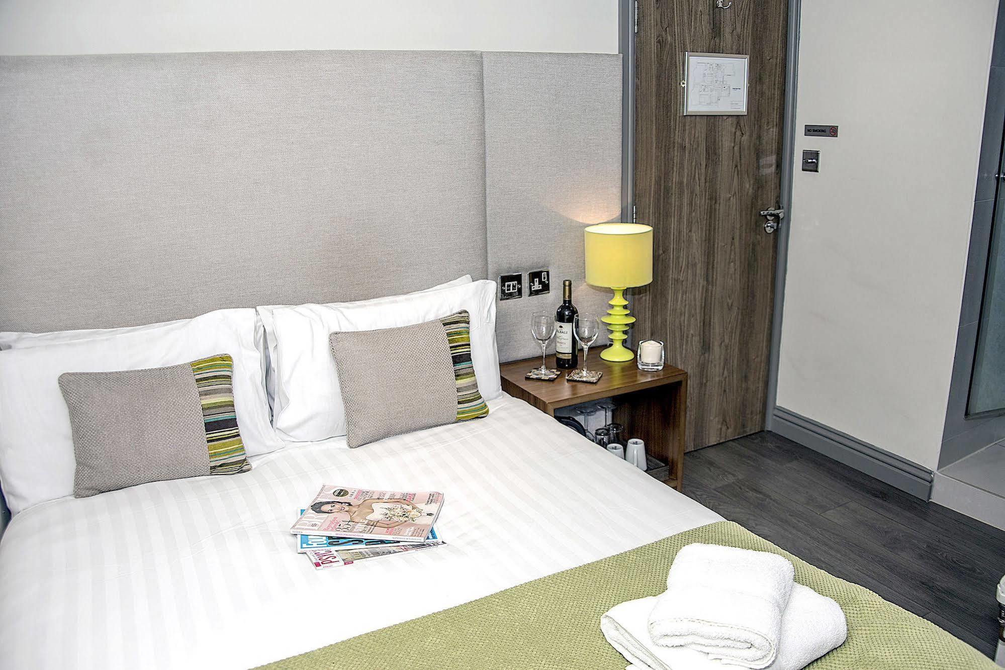 Base Apartamentos con servicio - City Road Chester Exterior foto