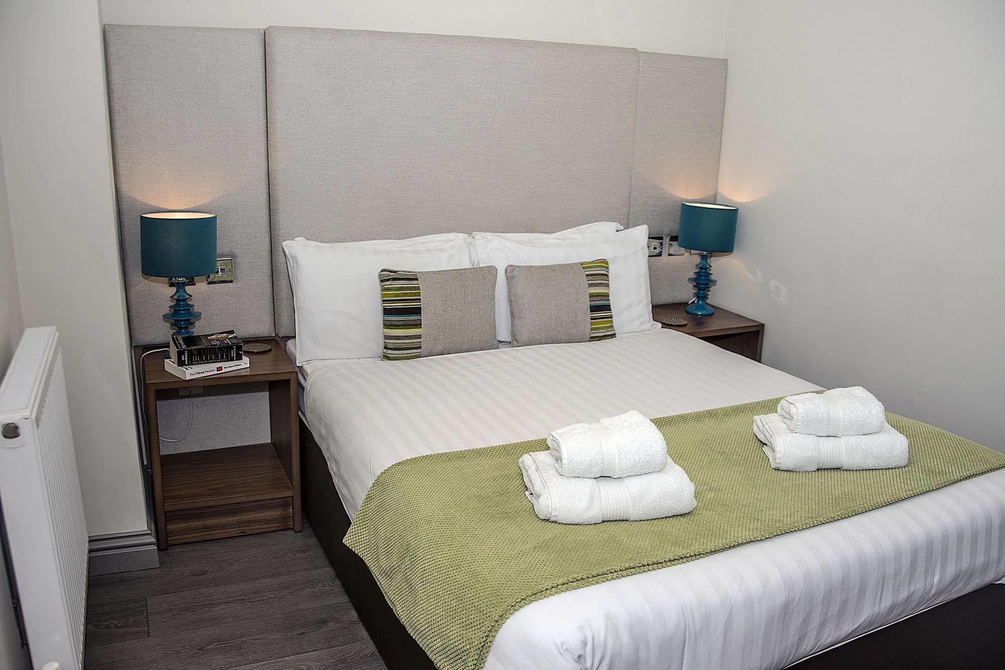 Base Apartamentos con servicio - City Road Chester Exterior foto