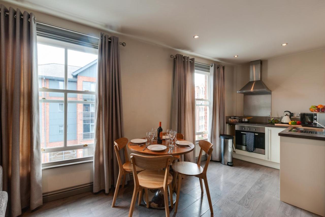 Base Apartamentos con servicio - City Road Chester Exterior foto